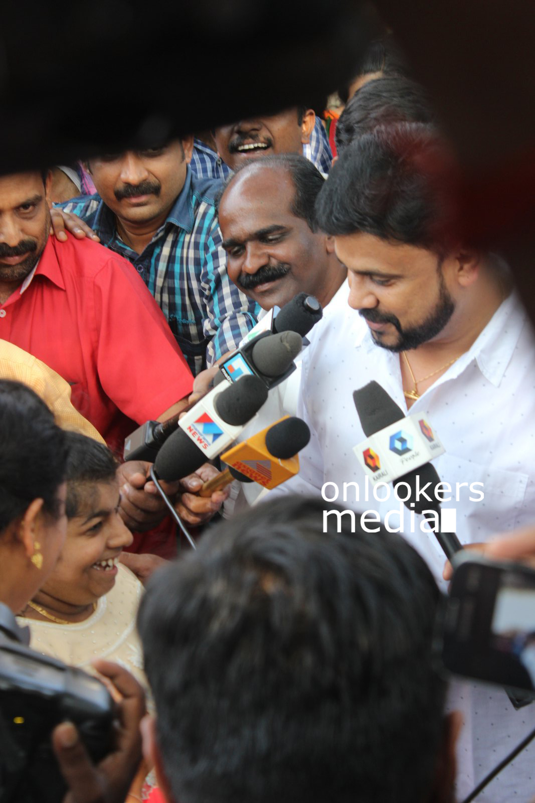 Dileep with his fan Sumi Autism patient (7)