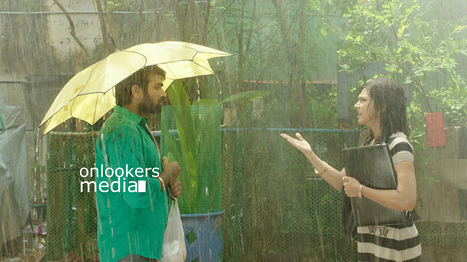 https://onlookersmedia.in/wp-content/uploads/2016/01/Kadhalum-Kadanthu-Pogum-Stills-Photos-Vijay-Sethupathi-Madonna-Sebastain-2.jpg