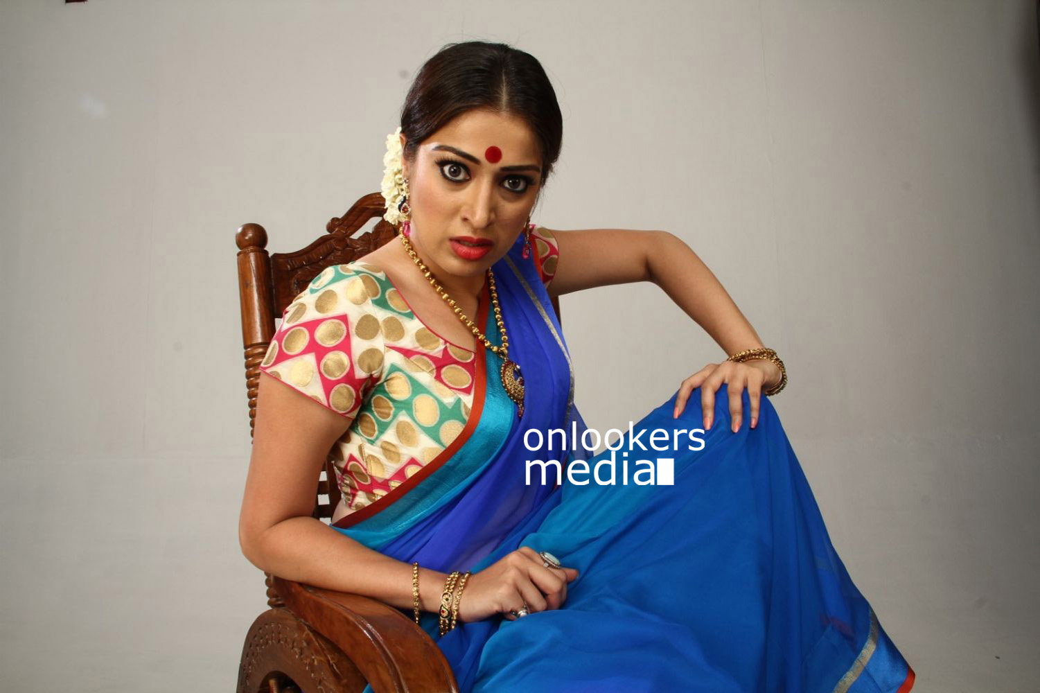 https://onlookersmedia.in/wp-content/uploads/2016/01/Lakshmi-Rai-in-Sowkarpettai-Stills-Photos-11.jpg