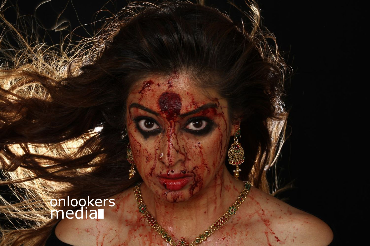 https://onlookersmedia.in/wp-content/uploads/2016/01/Lakshmi-Rai-in-Sowkarpettai-Stills-Photos-6.jpg