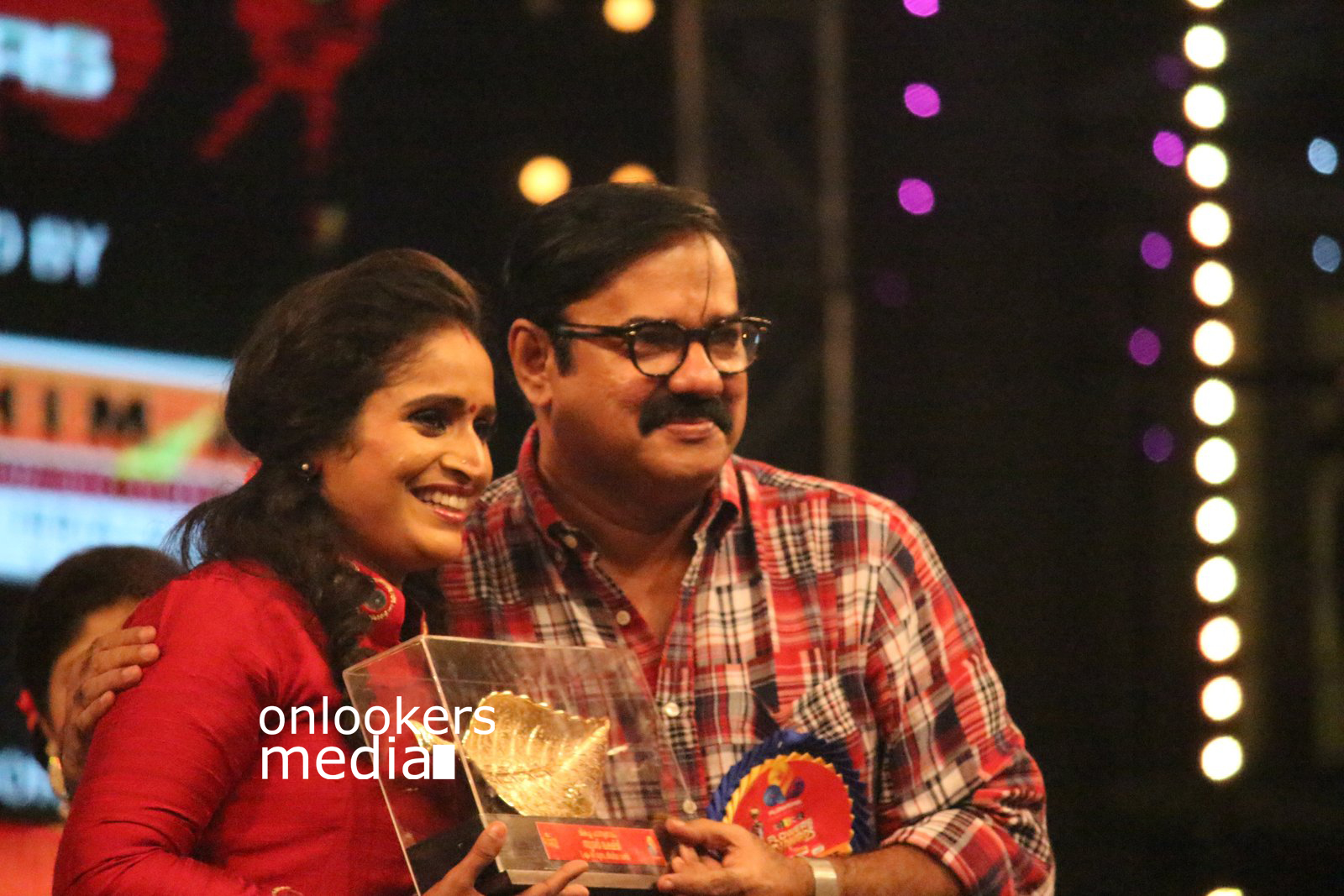 https://onlookersmedia.in/wp-content/uploads/2016/01/Maniyanpilla-Raju-at-Flowers-TV-Award-2016-Stills-Photos-3.jpg