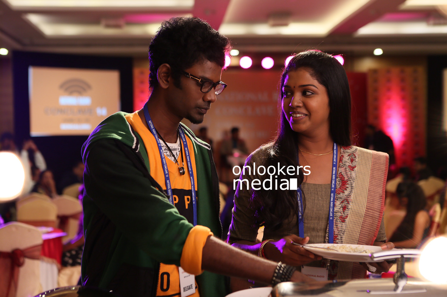 https://onlookersmedia.in/wp-content/uploads/2016/01/Oru-Naal-Koothu-Still-Photos-Dinesh-Miya-Nivetha-Pethuraj.jpg