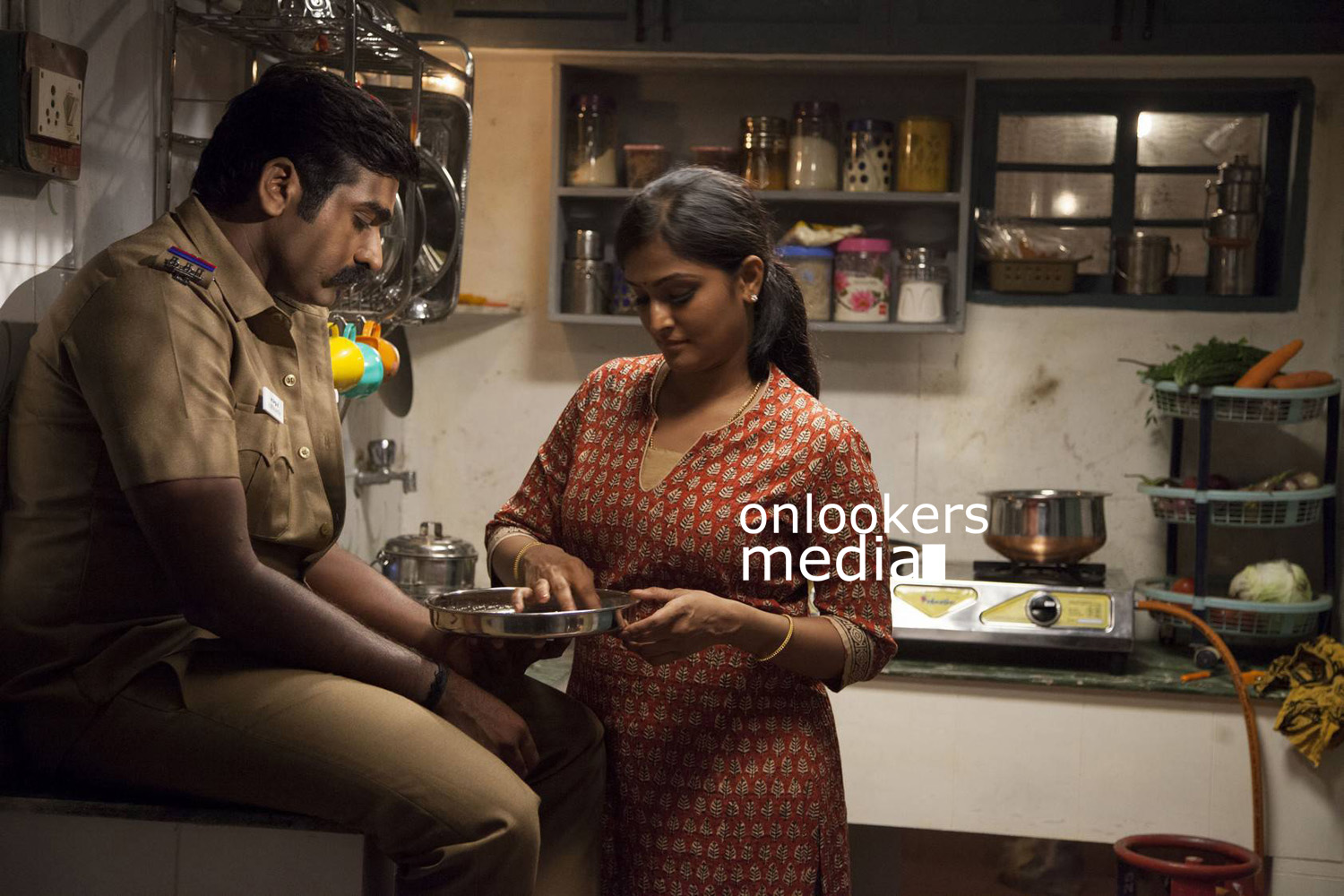 https://onlookersmedia.in/wp-content/uploads/2016/01/Remya-Nambeesan-in-Sethupathi-Stills-Photos-7.jpg