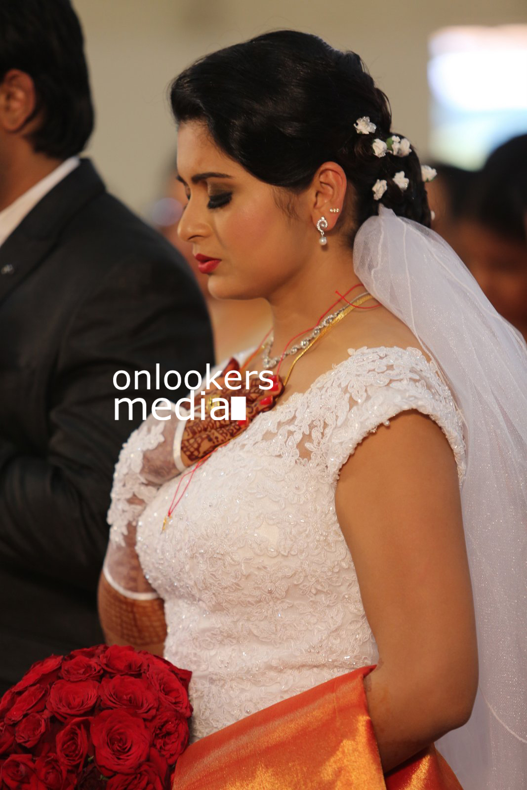 https://onlookersmedia.in/wp-content/uploads/2016/01/Sruthi-Lakshmi-Wedding-Stills-Photos-Reception-43.jpg