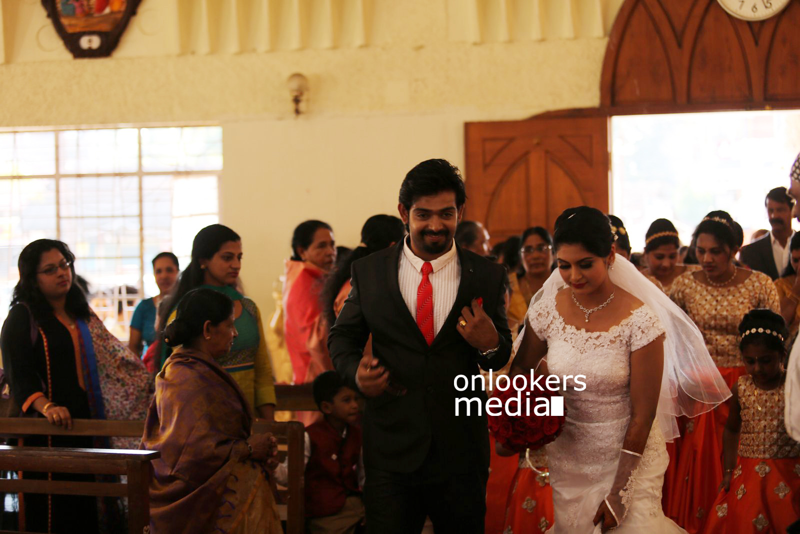 https://onlookersmedia.in/wp-content/uploads/2016/01/Sruthi-Lakshmi-Wedding-Stills-Photos-Reception-9.jpg