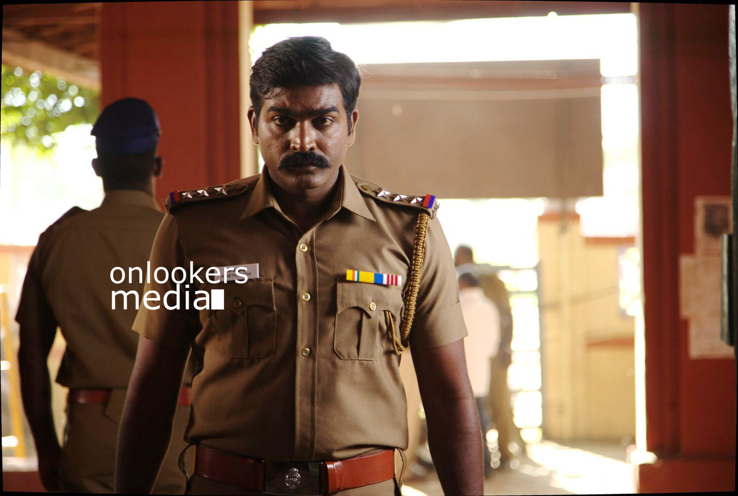 https://onlookersmedia.in/wp-content/uploads/2016/01/Vijay-Sethupathi-in-Sethupathi-Stills-Photos-17.jpg