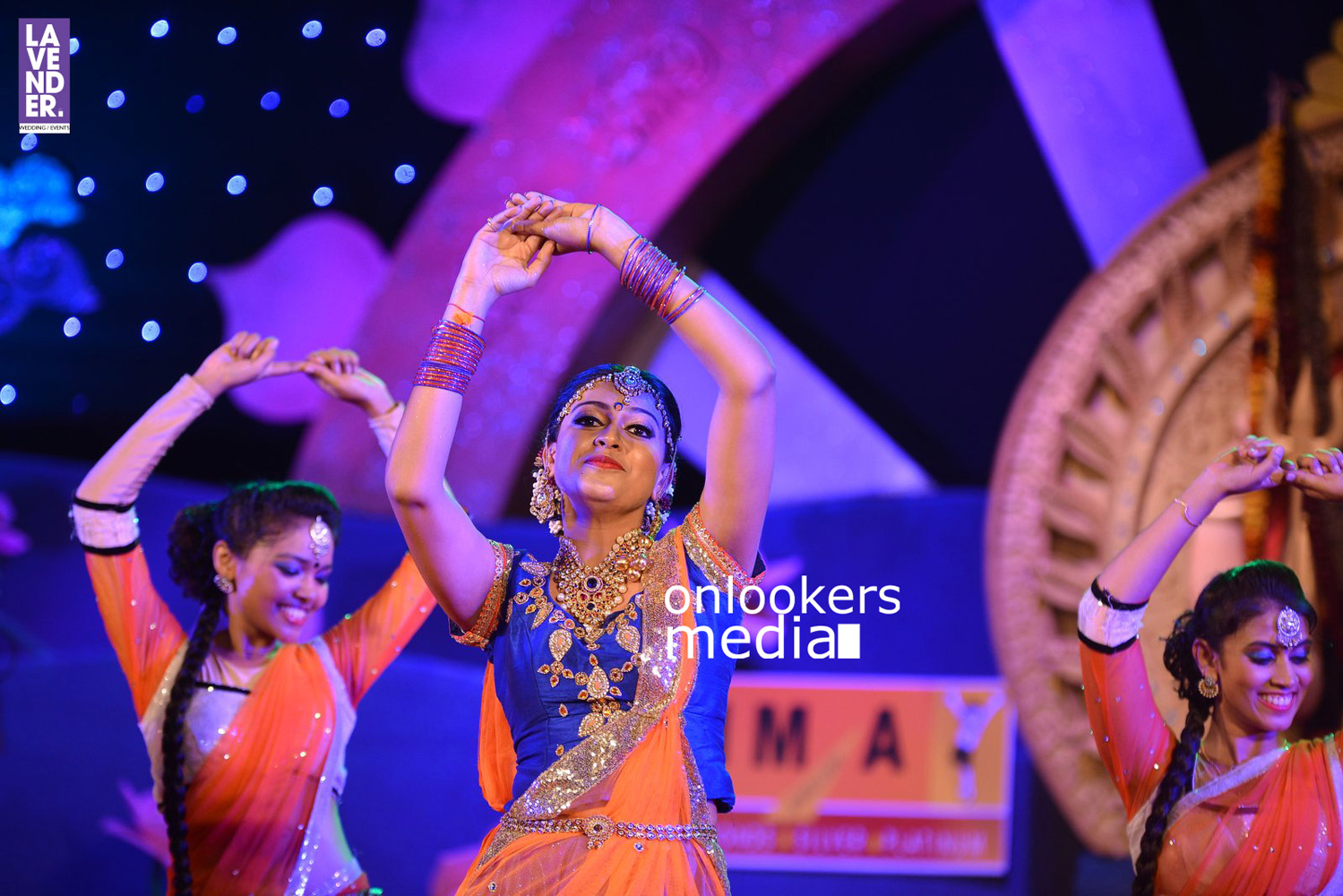 https://onlookersmedia.in/wp-content/uploads/2016/02/Actress-Anusree-at-Attukal-Ponkala-2016-stills-4.jpg