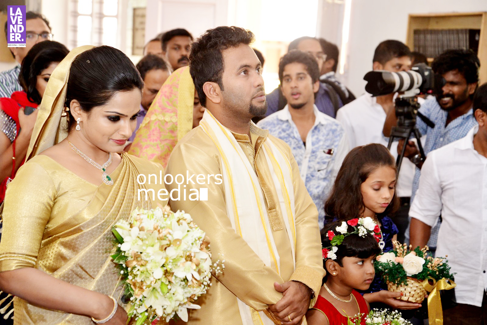 https://onlookersmedia.in/wp-content/uploads/2016/02/Aju-Varghese-Wedding-Stills-wife-Augustina-10.jpg