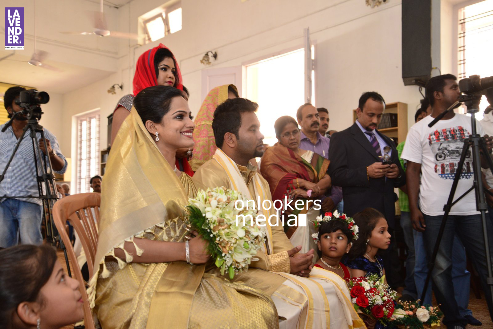 https://onlookersmedia.in/wp-content/uploads/2016/02/Aju-Varghese-Wedding-Stills-wife-Augustina-19.jpg