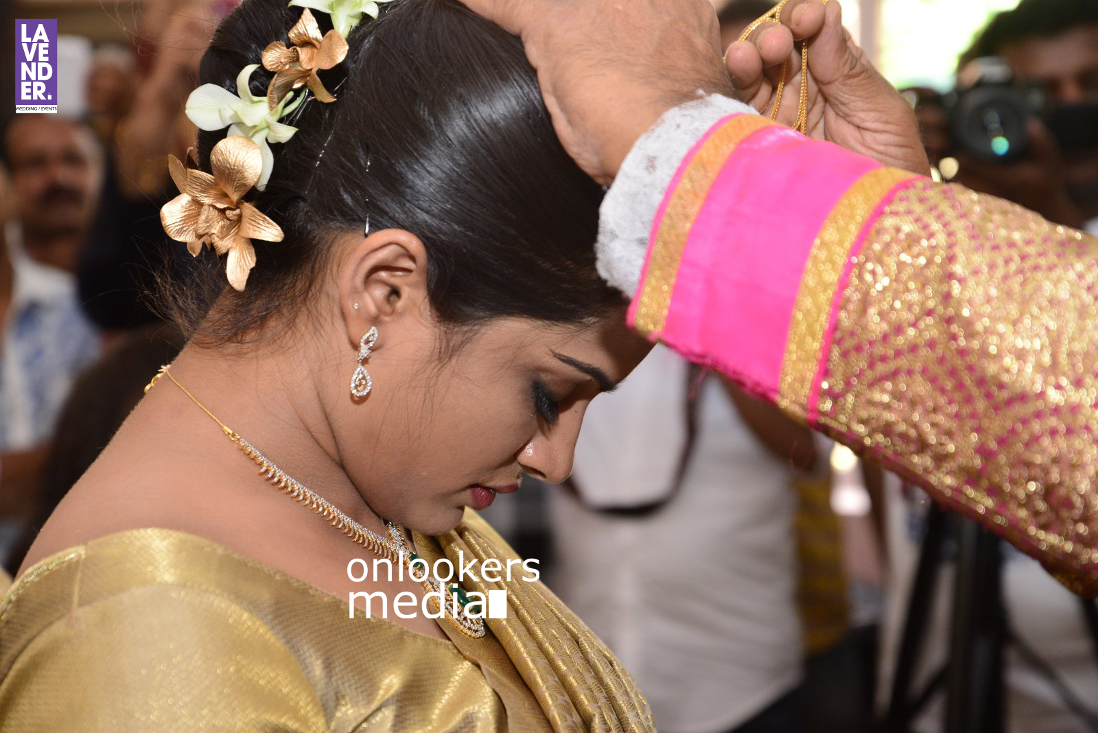 https://onlookersmedia.in/wp-content/uploads/2016/02/Aju-Varghese-Wedding-Stills-wife-Augustina-26.jpg