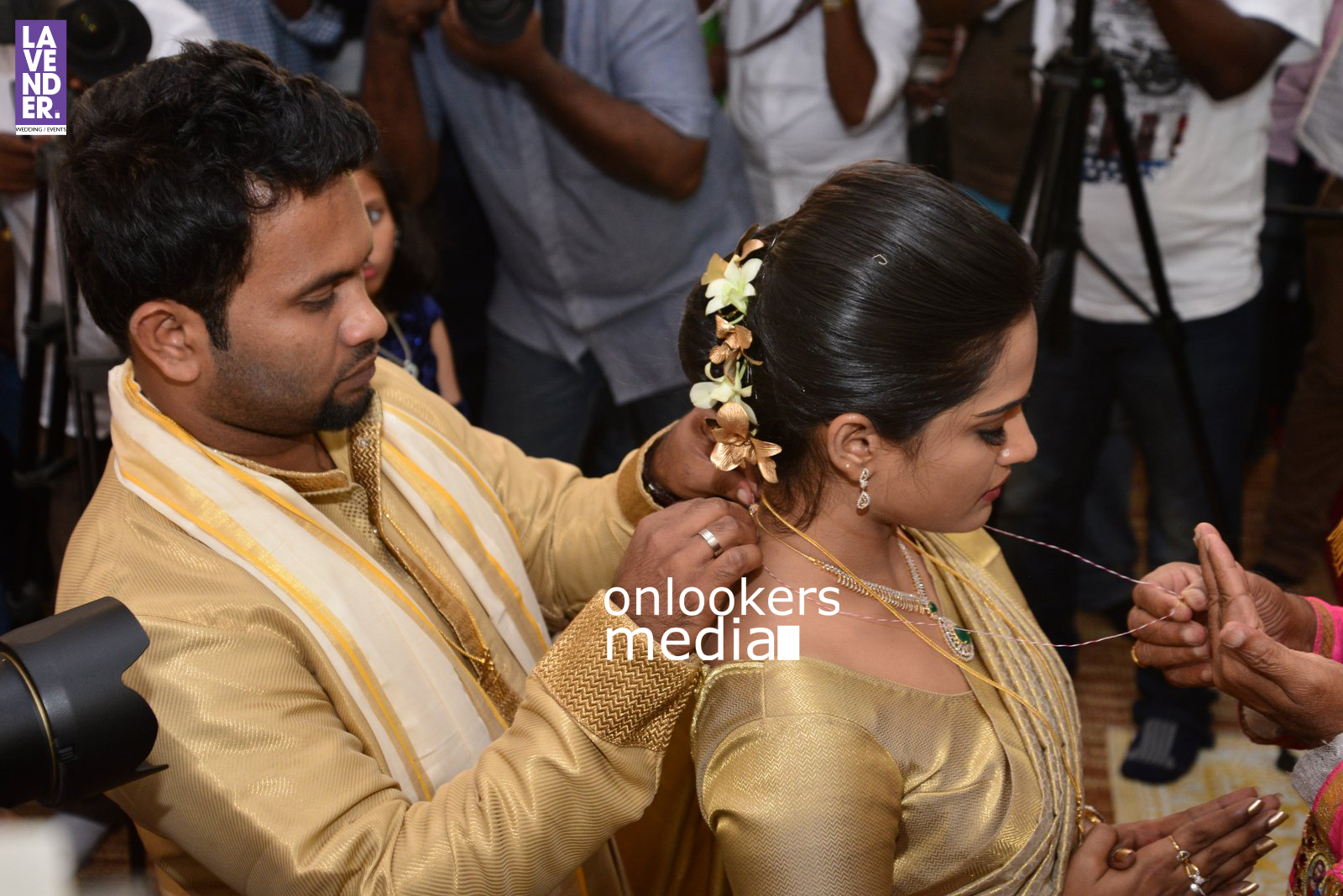 https://onlookersmedia.in/wp-content/uploads/2016/02/Aju-Varghese-Wedding-Stills-wife-Augustina-32.jpg
