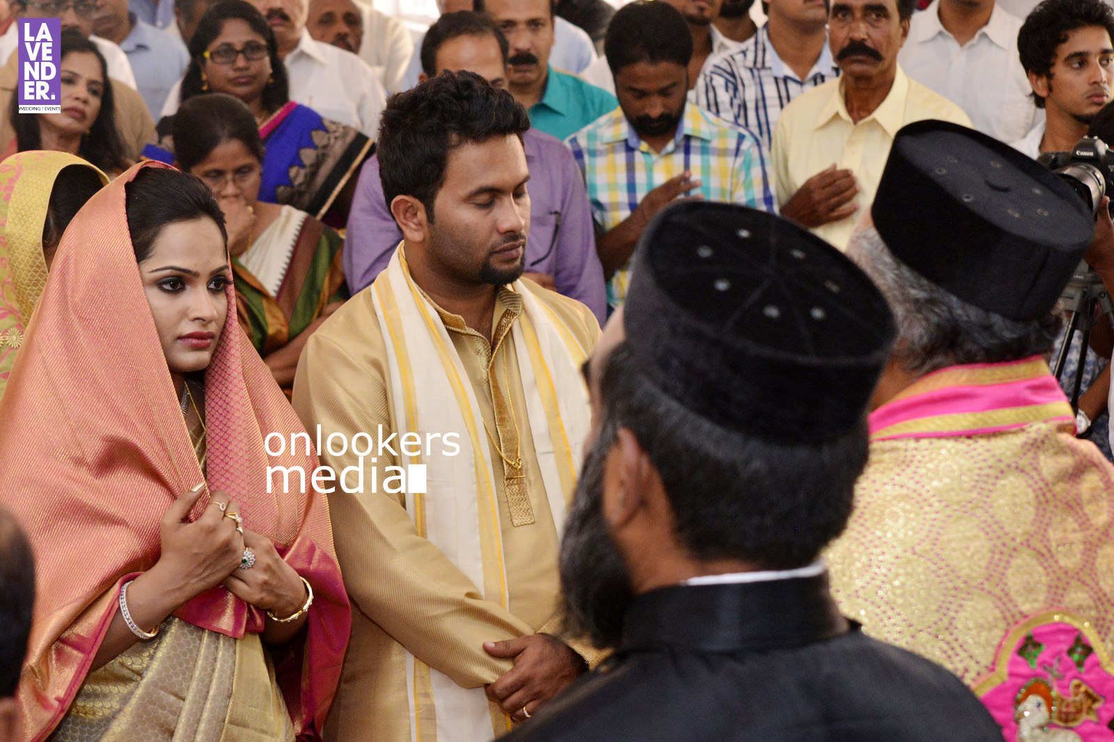 https://onlookersmedia.in/wp-content/uploads/2016/02/Aju-Varghese-Wedding-Stills-wife-Augustina-38.jpg