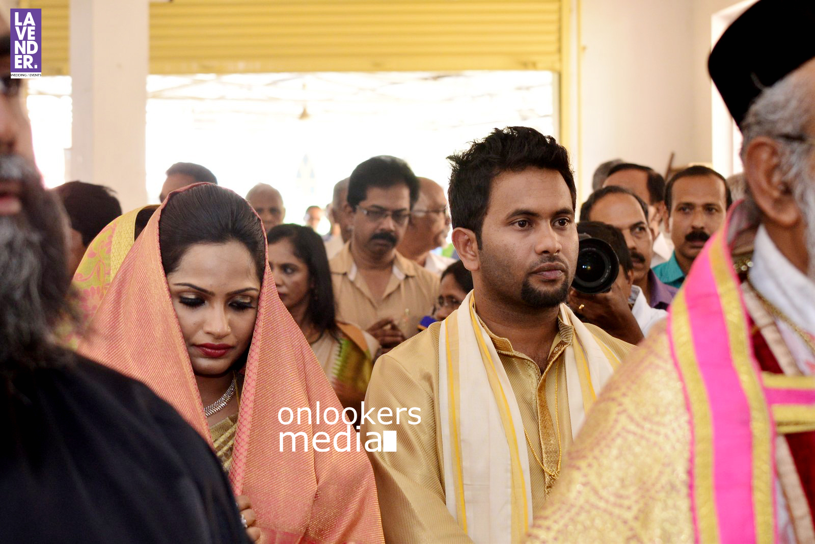 https://onlookersmedia.in/wp-content/uploads/2016/02/Aju-Varghese-Wedding-Stills-wife-Augustina-40.jpg
