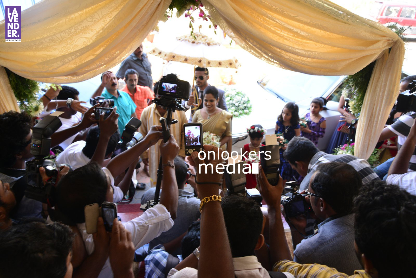 https://onlookersmedia.in/wp-content/uploads/2016/02/Aju-Varghese-Wedding-Stills-wife-Augustina-6.jpg