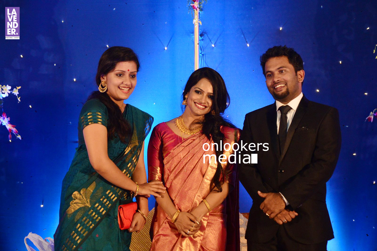 https://onlookersmedia.in/wp-content/uploads/2016/02/Aju-Varghese-Wedding-reception-stills-21.jpg