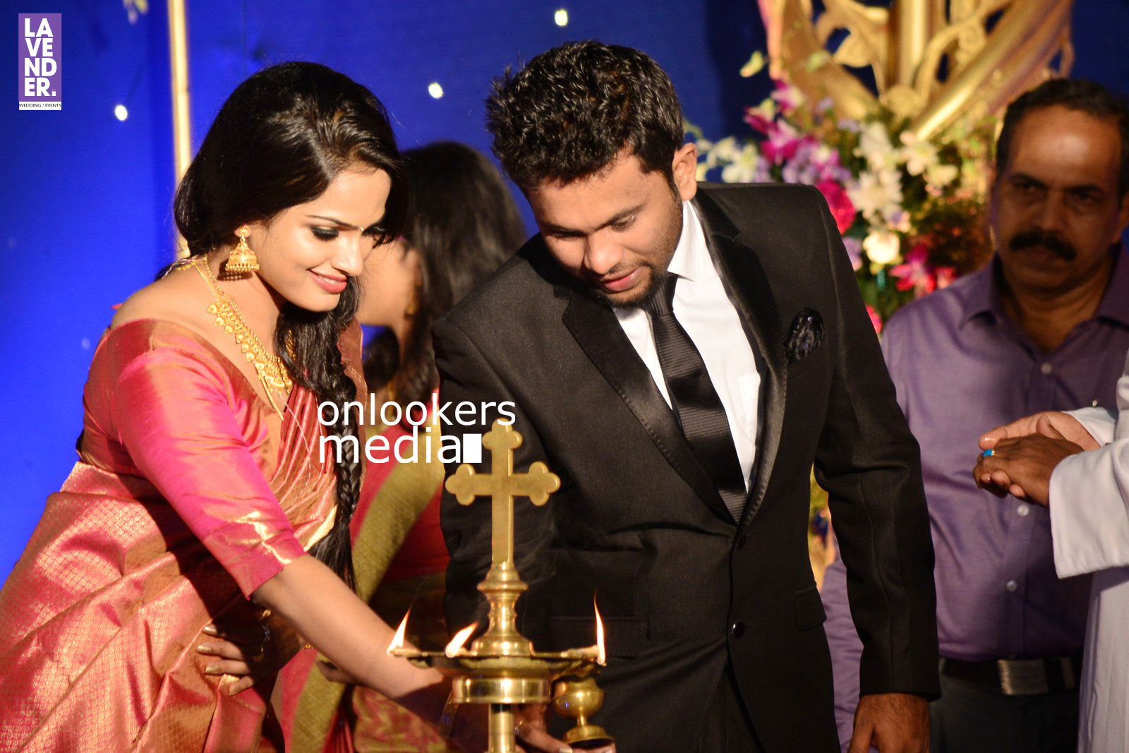 https://onlookersmedia.in/wp-content/uploads/2016/02/Aju-Varghese-Wedding-reception-stills-3.jpg