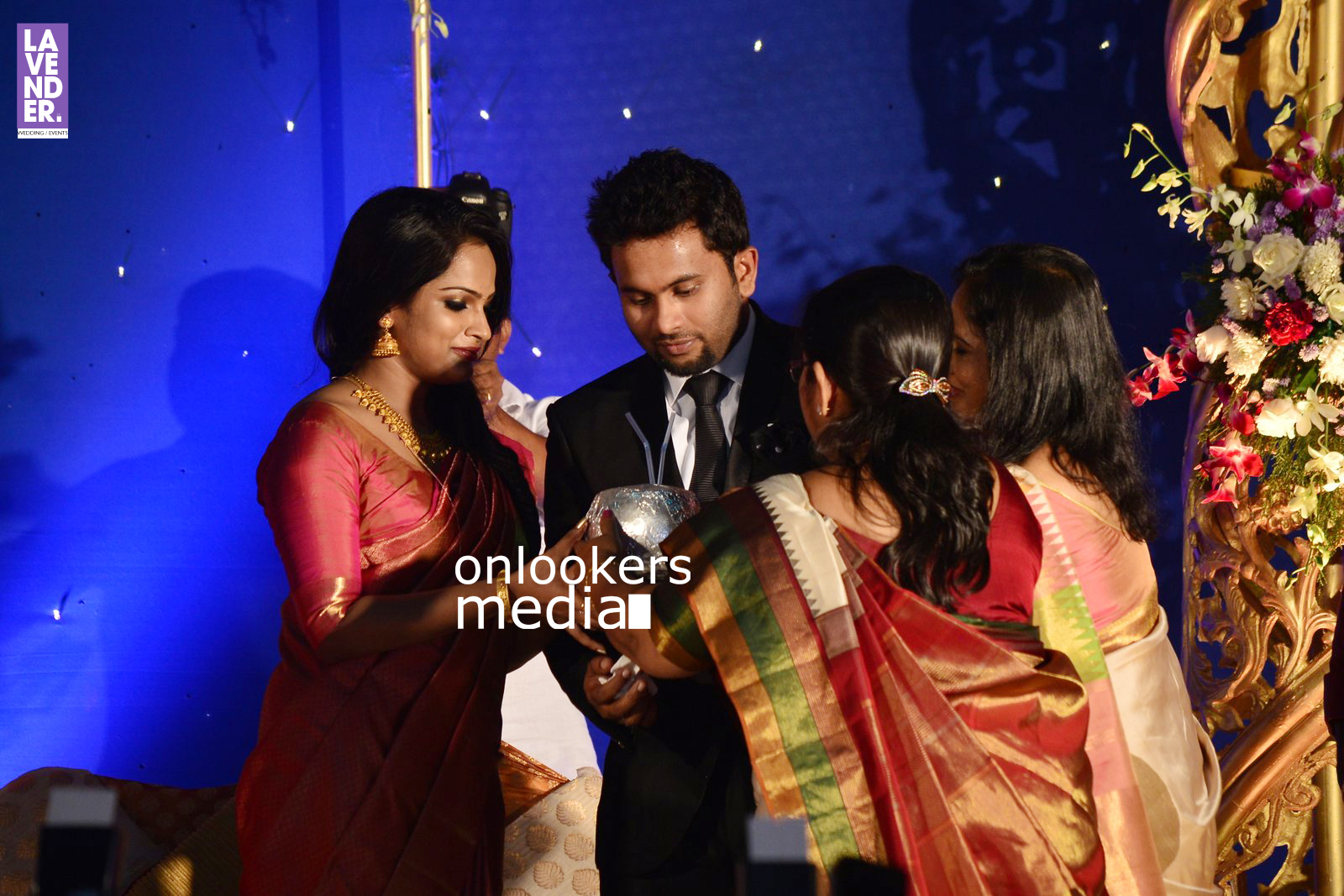 https://onlookersmedia.in/wp-content/uploads/2016/02/Aju-Varghese-Wedding-reception-stills-8.jpg