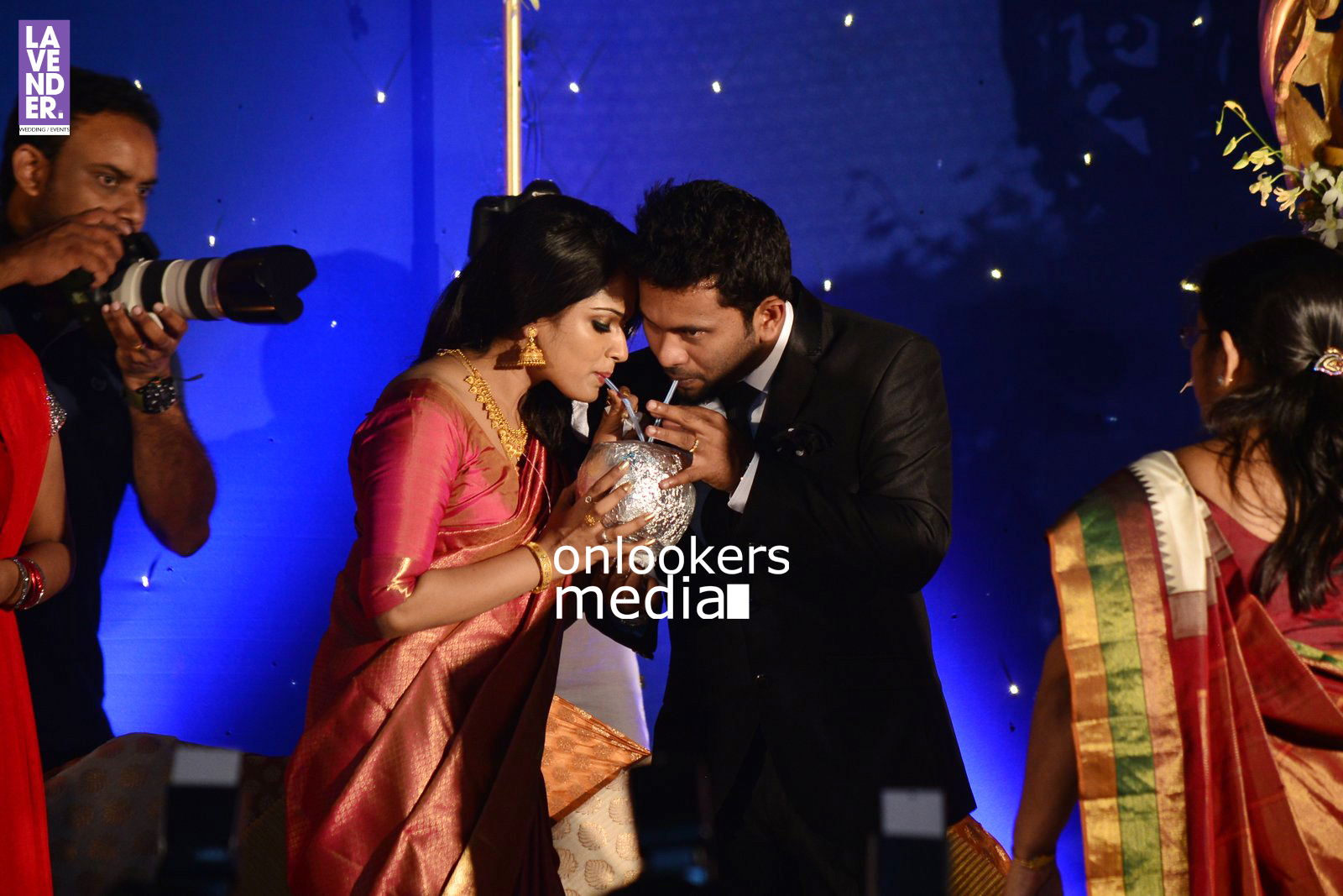 https://onlookersmedia.in/wp-content/uploads/2016/02/Aju-Varghese-Wedding-reception-stills-9.jpg