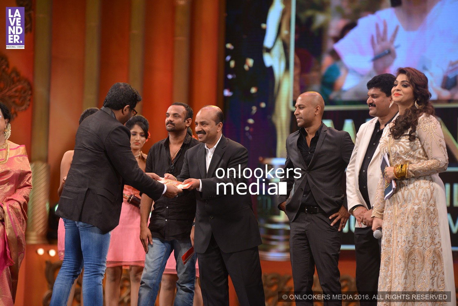 https://onlookersmedia.in/wp-content/uploads/2016/02/Asianet-Film-Award-2016-Stills-Photos-216.jpg