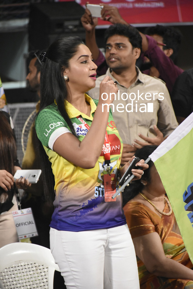 https://onlookersmedia.in/wp-content/uploads/2016/02/CCL-6-Kerala-Strikers-Stills-Photos-98.jpg
