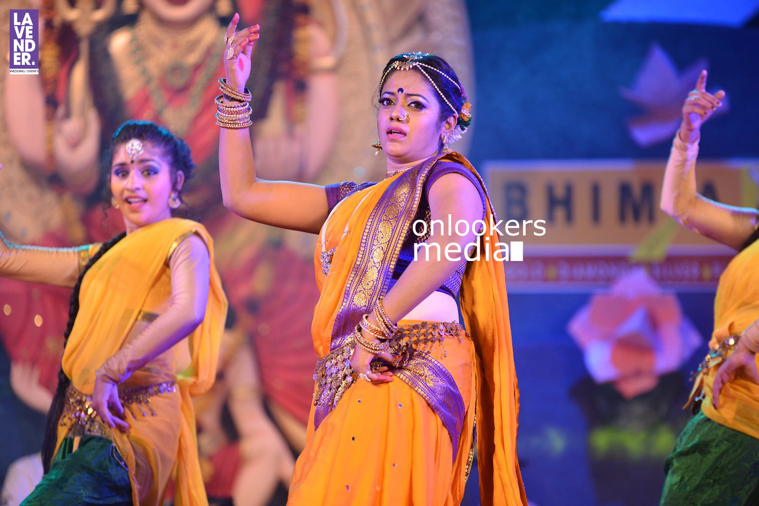 https://onlookersmedia.in/wp-content/uploads/2016/02/Malayalam-serial-actress-at-Attukal-Ponkala-2016-stills-10.jpg