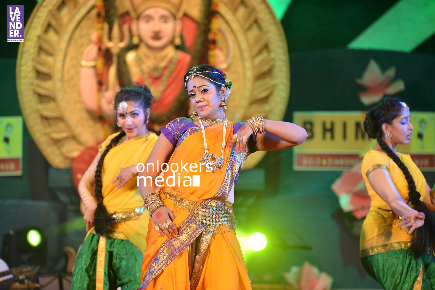 Malayalam serial actress at Attukal Ponkala 2016 stills (12)