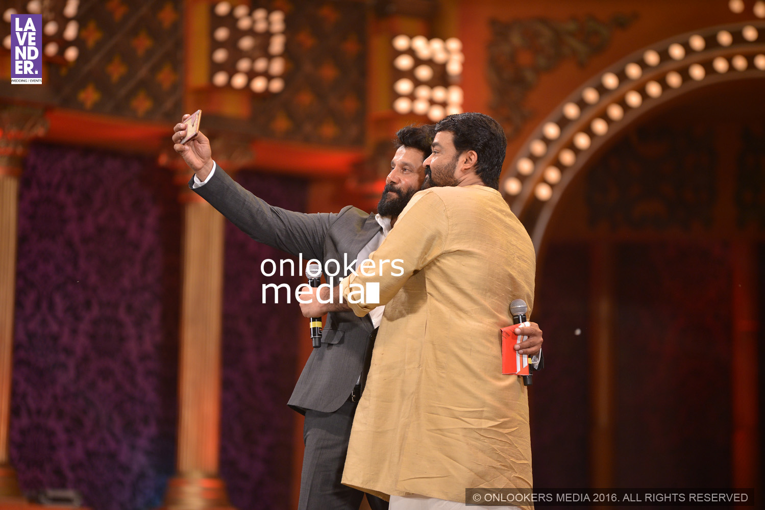 https://onlookersmedia.in/wp-content/uploads/2016/02/Mohanlal-at-Asianet-Film-Award-2016-49.jpg