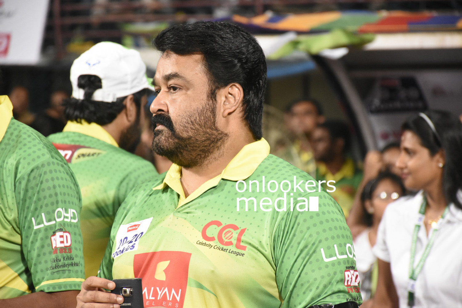 https://onlookersmedia.in/wp-content/uploads/2016/02/Mohanlal-at-CCL-6-Stills-Photo-12.jpg