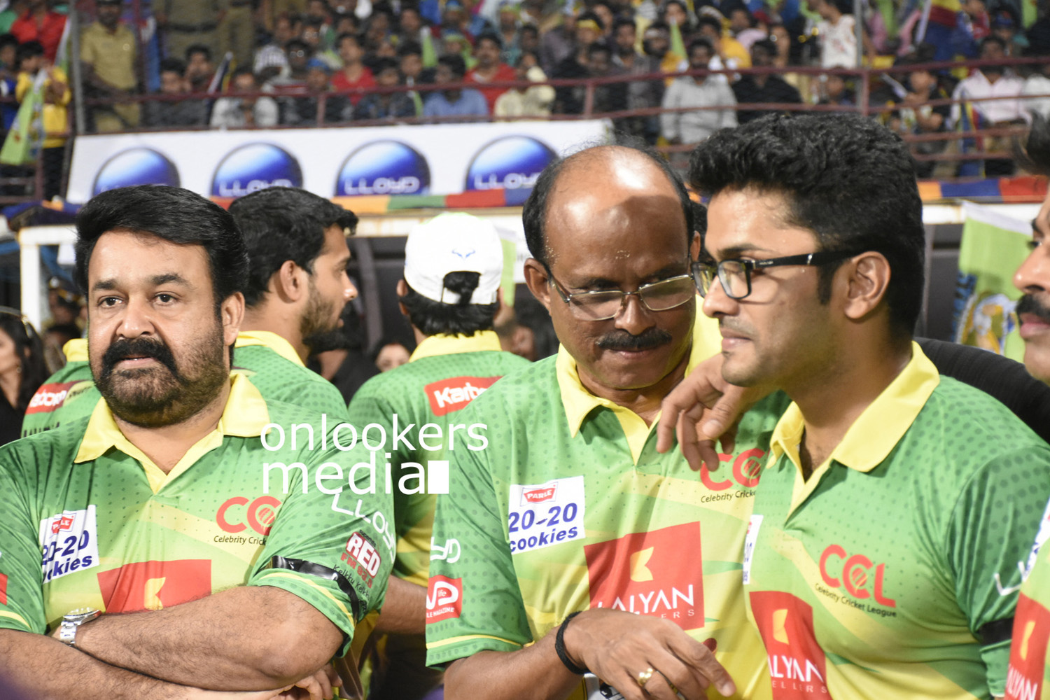 https://onlookersmedia.in/wp-content/uploads/2016/02/Mohanlal-at-CCL-6-Stills-Photo-13.jpg