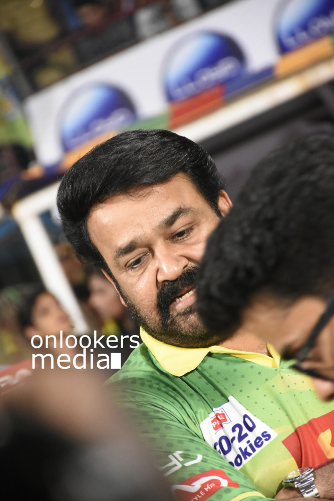 https://onlookersmedia.in/wp-content/uploads/2016/02/Mohanlal-at-CCL-6-Stills-Photo-14.jpg