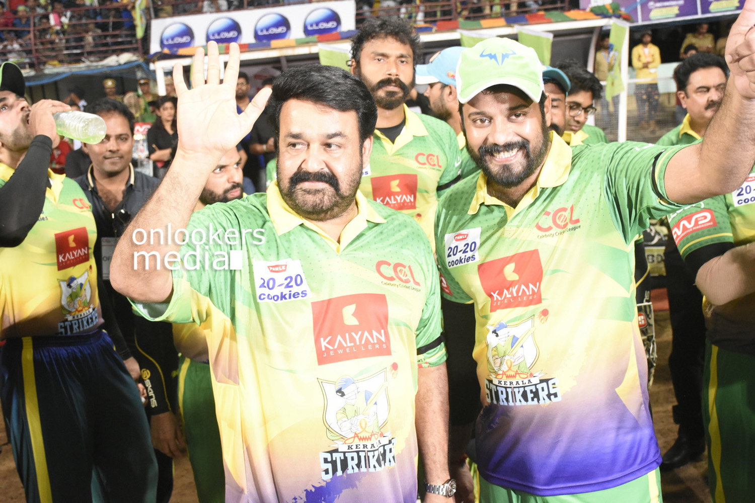 https://onlookersmedia.in/wp-content/uploads/2016/02/Mohanlal-at-CCL-6-Stills-Photo-21.jpg