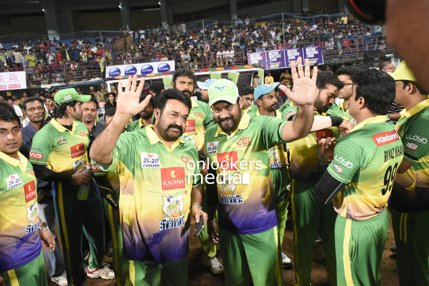 https://onlookersmedia.in/wp-content/uploads/2016/02/Mohanlal-at-CCL-6-Stills-Photo-23.jpg