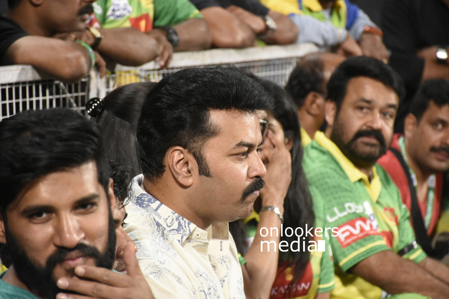 https://onlookersmedia.in/wp-content/uploads/2016/02/Mohanlal-at-CCL-6-Stills-Photo-27.jpg