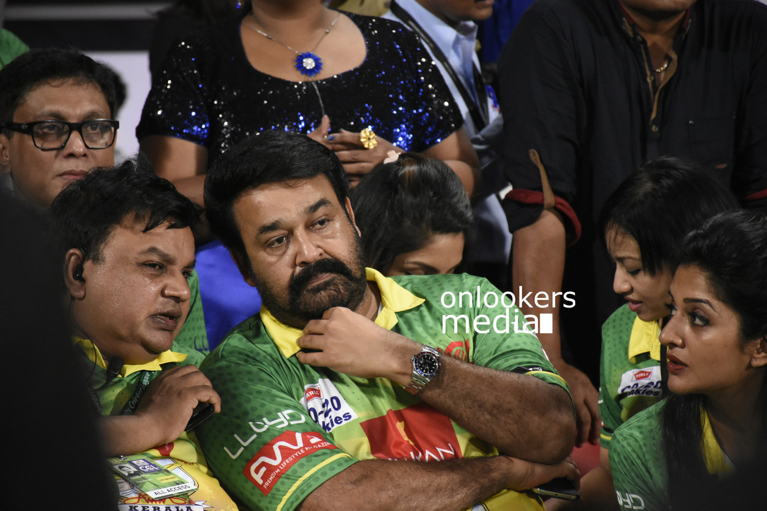 https://onlookersmedia.in/wp-content/uploads/2016/02/Mohanlal-at-CCL-6-Stills-Photo-29.jpg