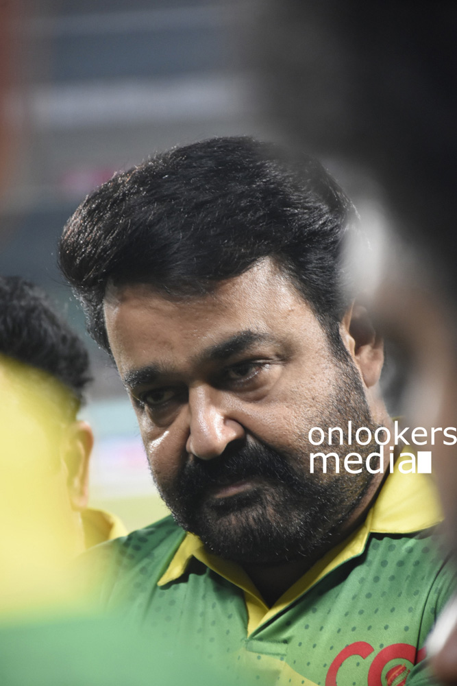 https://onlookersmedia.in/wp-content/uploads/2016/02/Mohanlal-at-CCL-6-Stills-Photo-4.jpg