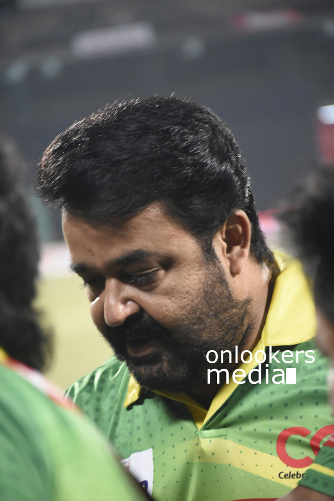 https://onlookersmedia.in/wp-content/uploads/2016/02/Mohanlal-at-CCL-6-Stills-Photo-5.jpg