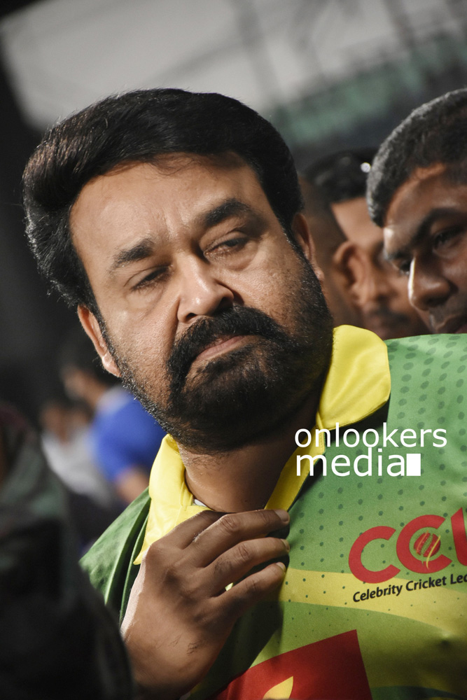 https://onlookersmedia.in/wp-content/uploads/2016/02/Mohanlal-at-CCL-6-Stills-Photo-7.jpg