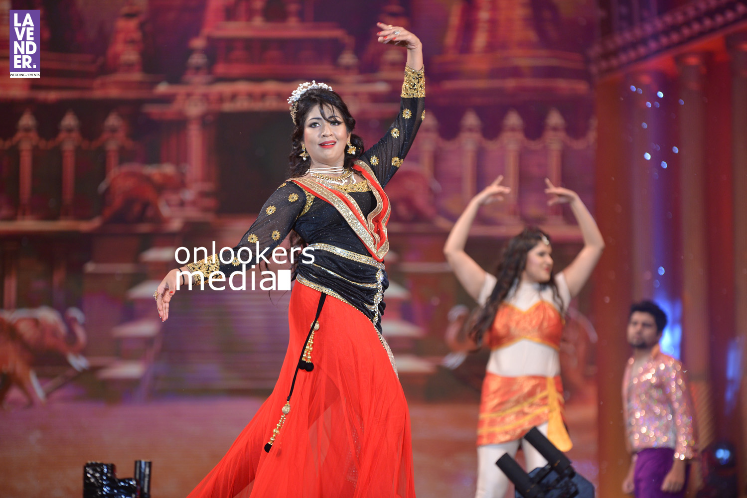 https://onlookersmedia.in/wp-content/uploads/2016/02/Navya-Nair-Dance-Show-at-Asianet-Film-Award-2016-8.jpg