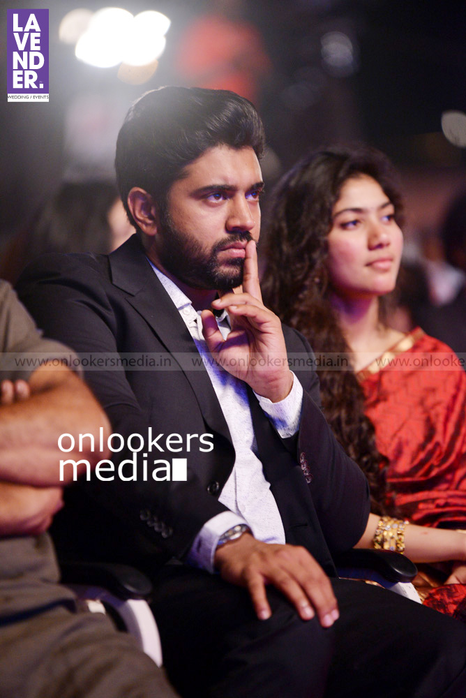 https://onlookersmedia.in/wp-content/uploads/2016/02/Nivin-Pauly-at-Asianet-Film-Award-2016-3.jpg