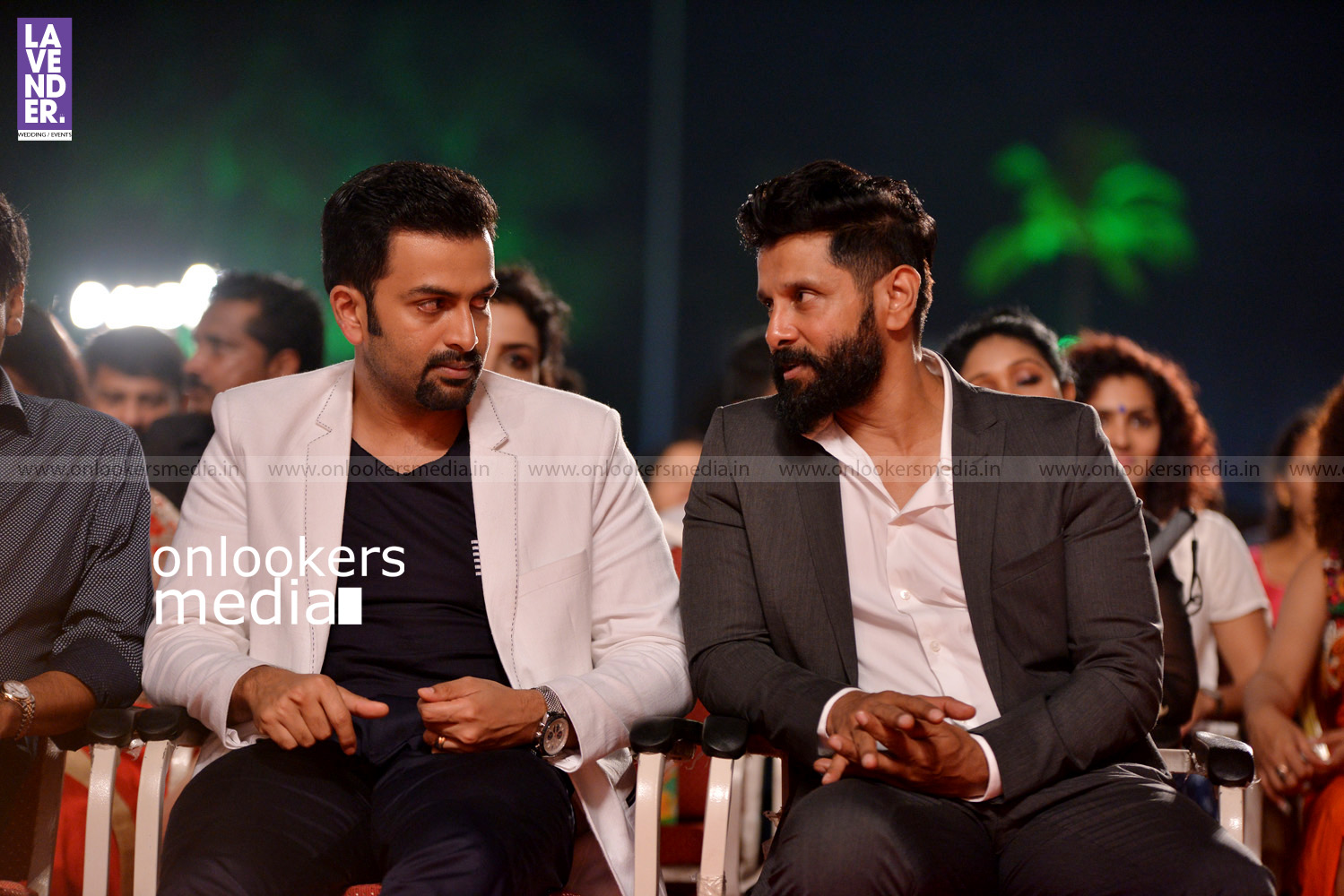 https://onlookersmedia.in/wp-content/uploads/2016/02/Prithviraj-with-Vikram-at-Asianet-Film-Awards-2016-8.jpg
