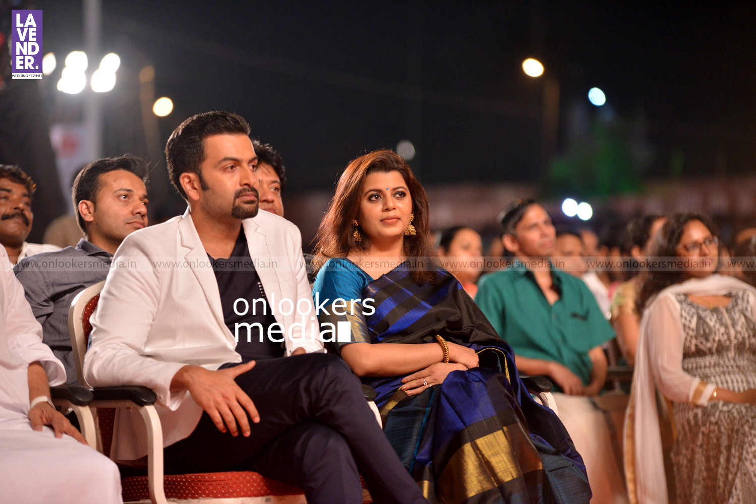 https://onlookersmedia.in/wp-content/uploads/2016/02/Prithviraj-with-wife-Supriya-at-Asianet-Film-Awards-2016-5.jpg