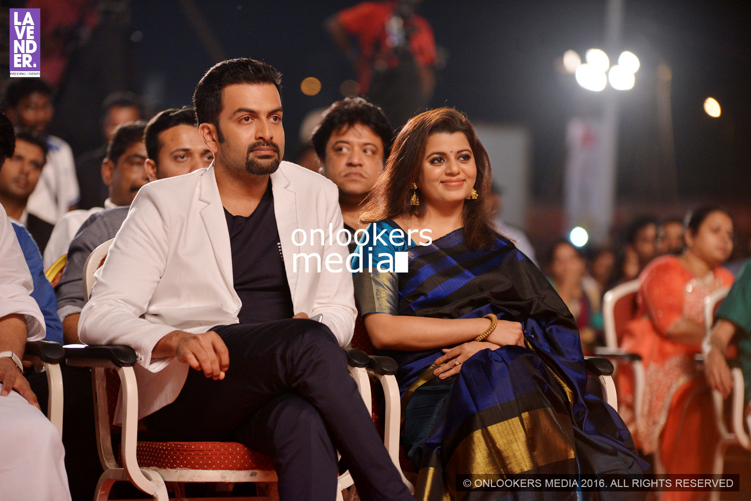 Prithviraj with wife Supriya at Asianet Film Awards 2016