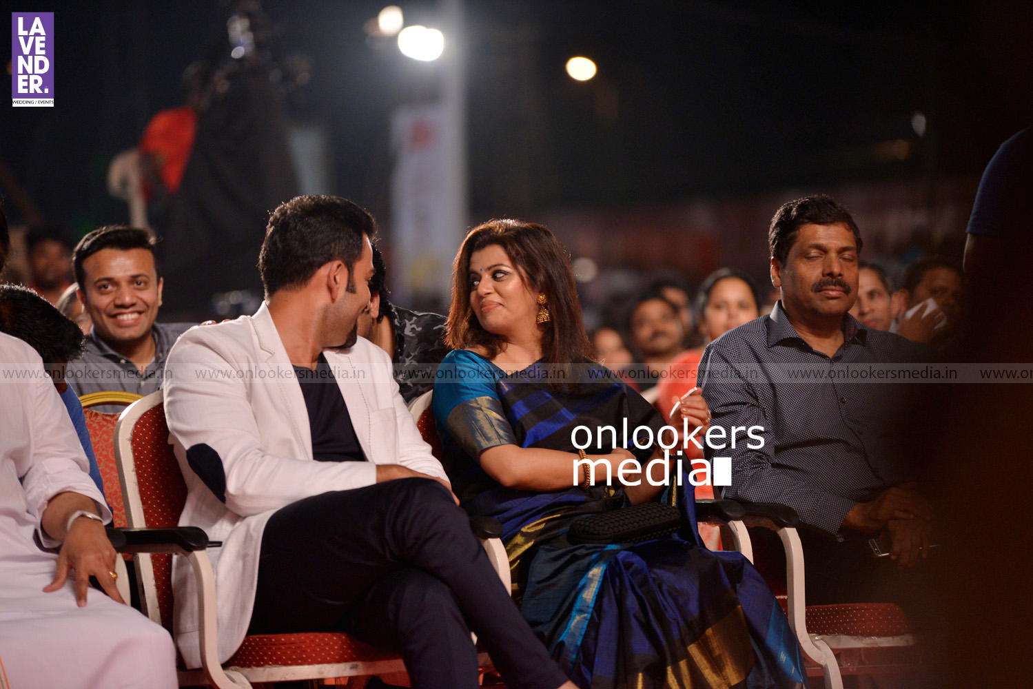 https://onlookersmedia.in/wp-content/uploads/2016/02/Prithviraj-with-wife-Supriya-at-Asianet-Film-Awards-2016-8.jpg