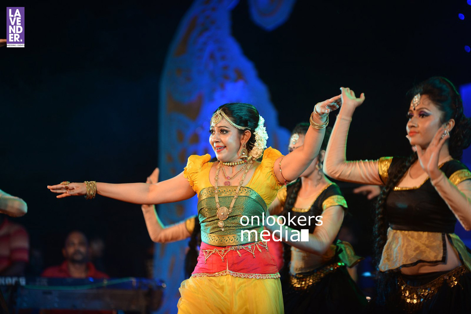 https://onlookersmedia.in/wp-content/uploads/2016/02/Rachana-Narayanankutty-Attukal-Ponkala-2016-5.jpg