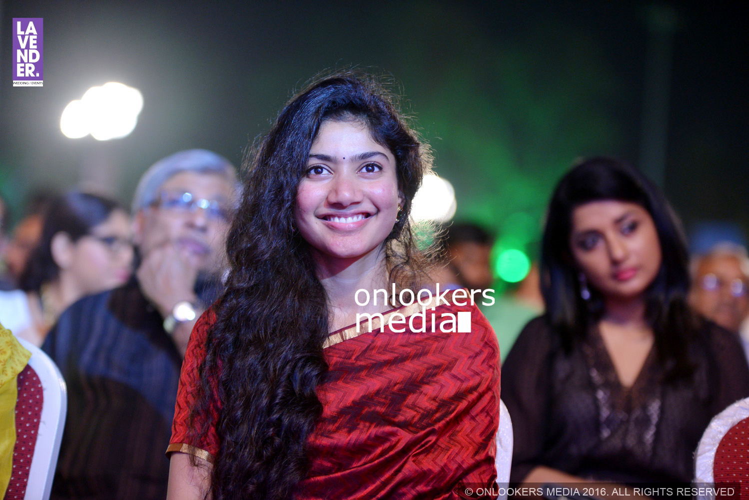 https://onlookersmedia.in/wp-content/uploads/2016/02/Sai-Pallavi-at-Asianet-Film-Award-2016-19.jpg