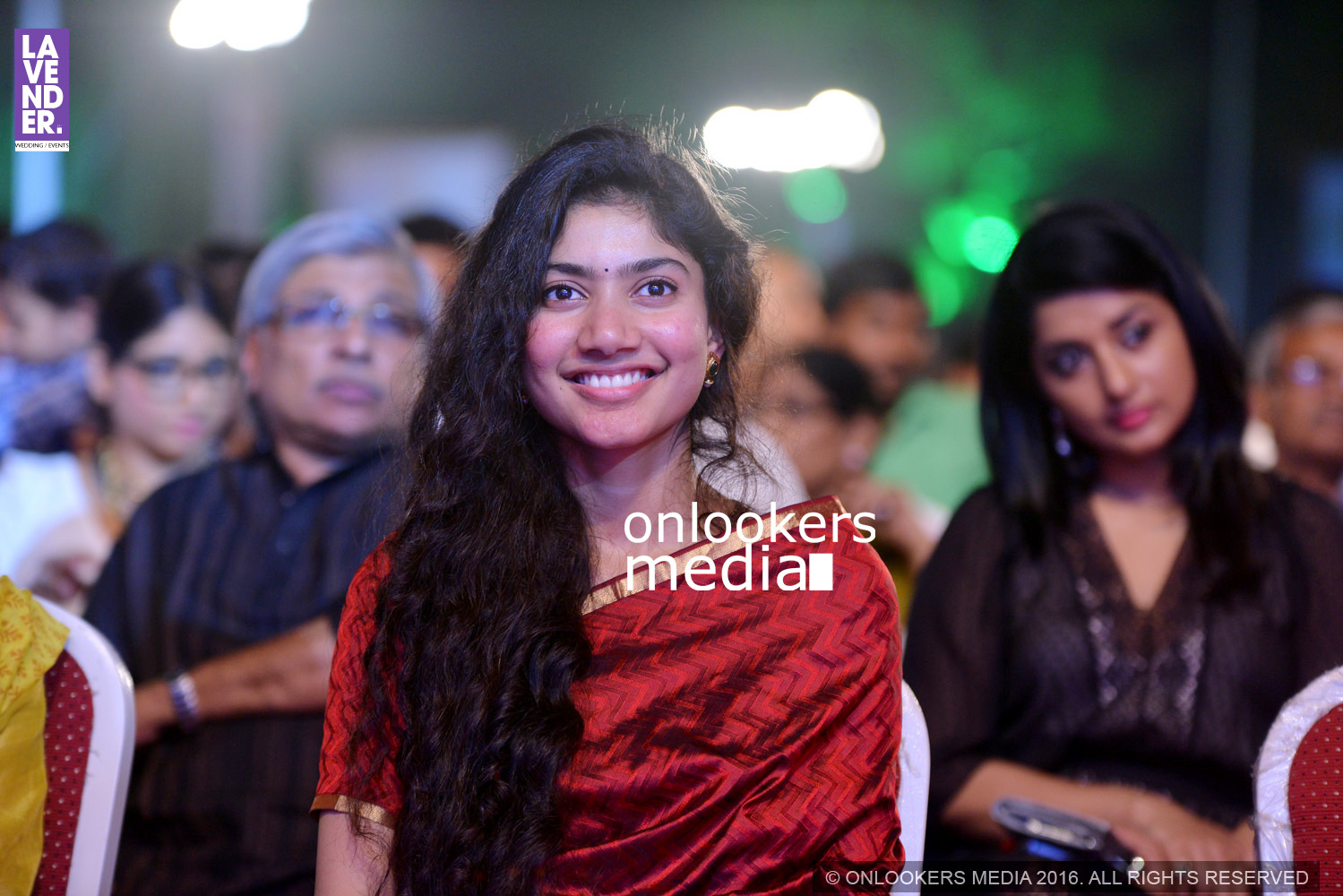 https://onlookersmedia.in/wp-content/uploads/2016/02/Sai-Pallavi-at-Asianet-Film-Award-2016-20.jpg