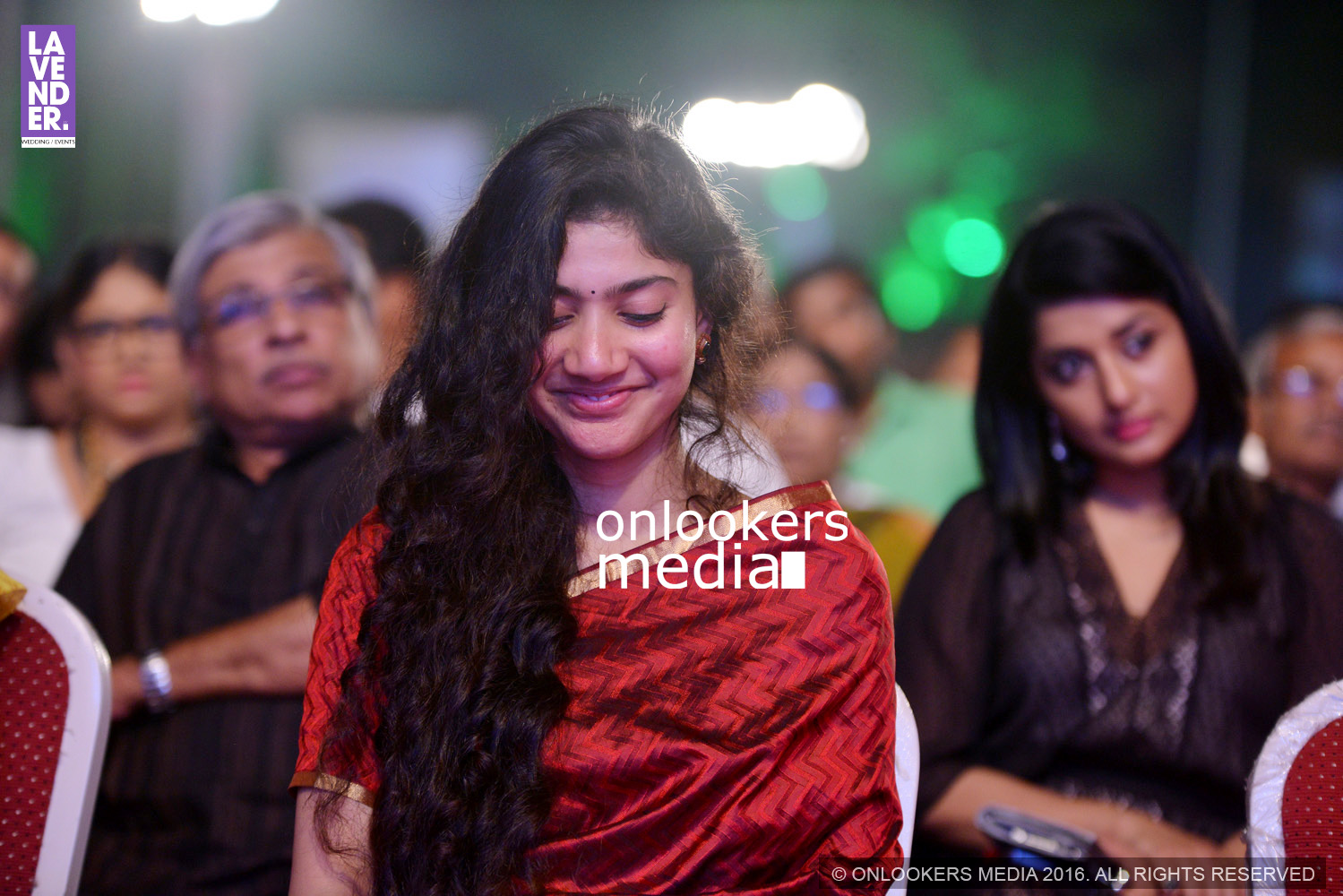 https://onlookersmedia.in/wp-content/uploads/2016/02/Sai-Pallavi-at-Asianet-Film-Award-2016-21.jpg