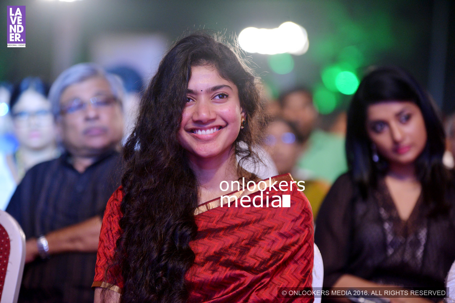 https://onlookersmedia.in/wp-content/uploads/2016/02/Sai-Pallavi-at-Asianet-Film-Award-2016-23.jpg