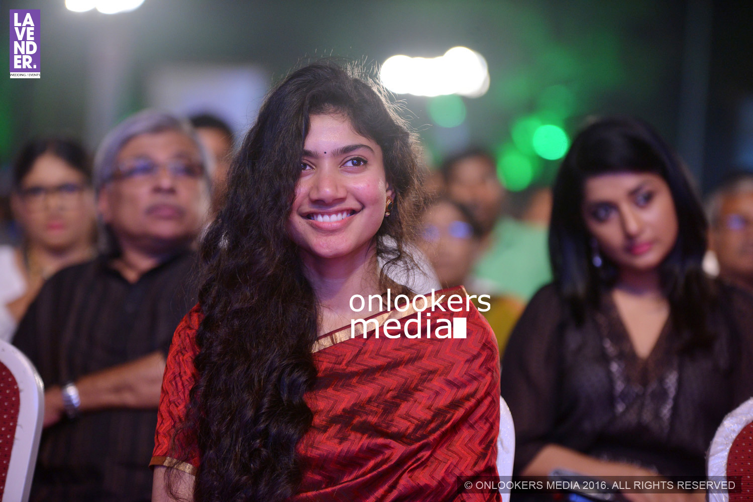 https://onlookersmedia.in/wp-content/uploads/2016/02/Sai-Pallavi-at-Asianet-Film-Award-2016-24.jpg