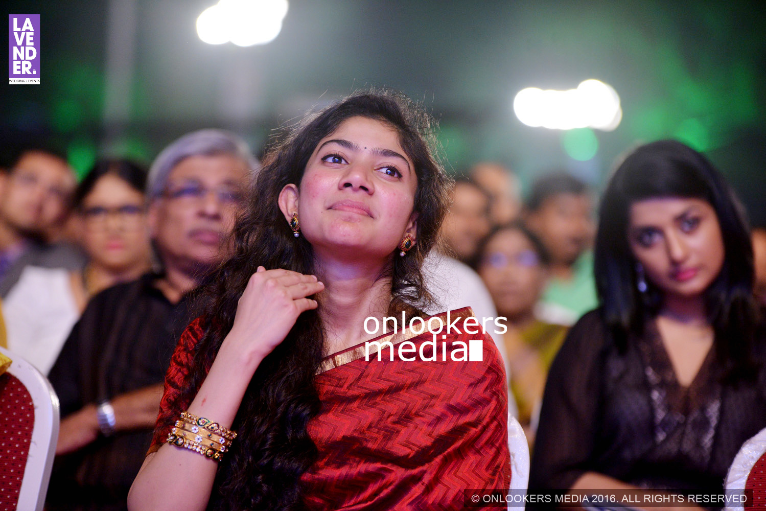 https://onlookersmedia.in/wp-content/uploads/2016/02/Sai-Pallavi-at-Asianet-Film-Award-2016-28.jpg